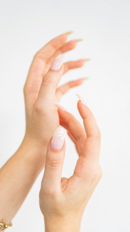 Milky nude pe unghii naturale