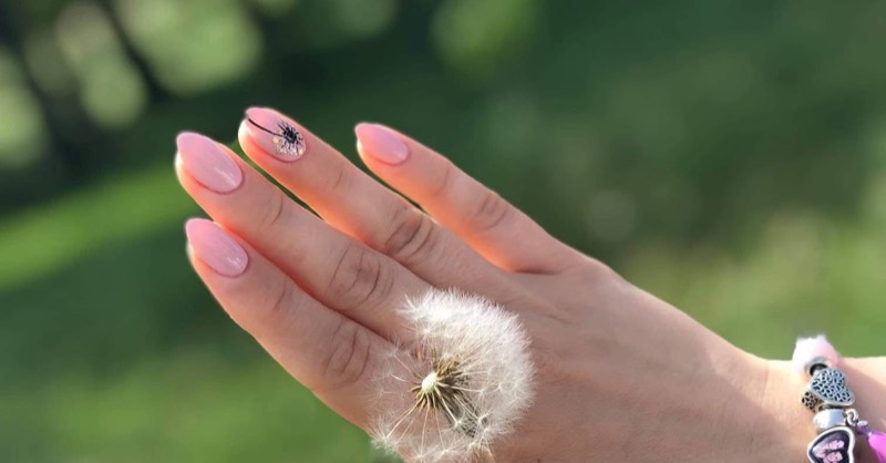 Nail art minimal, lucrare din atelier
