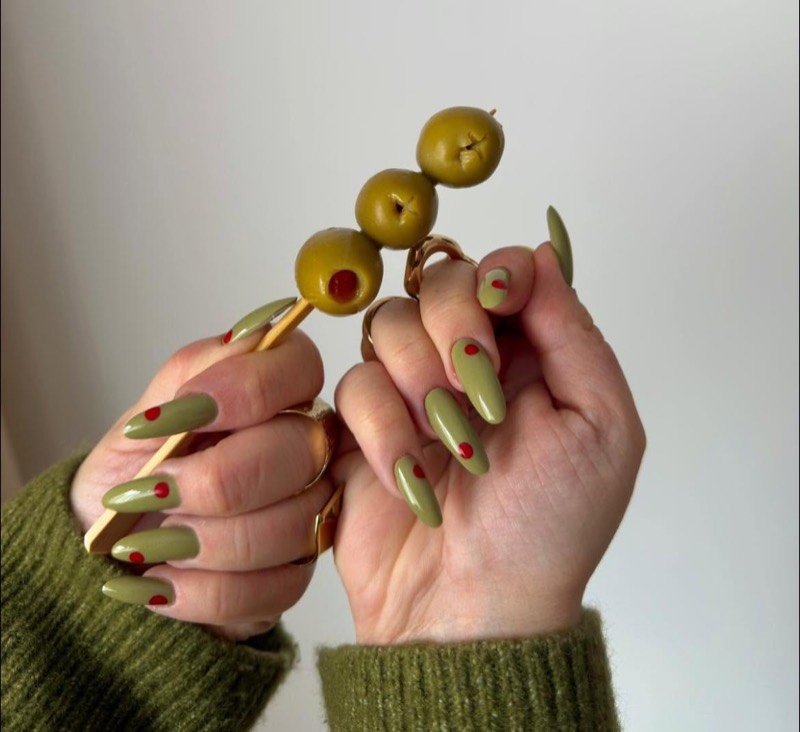 Nail art cu masline, lucrare din atelier